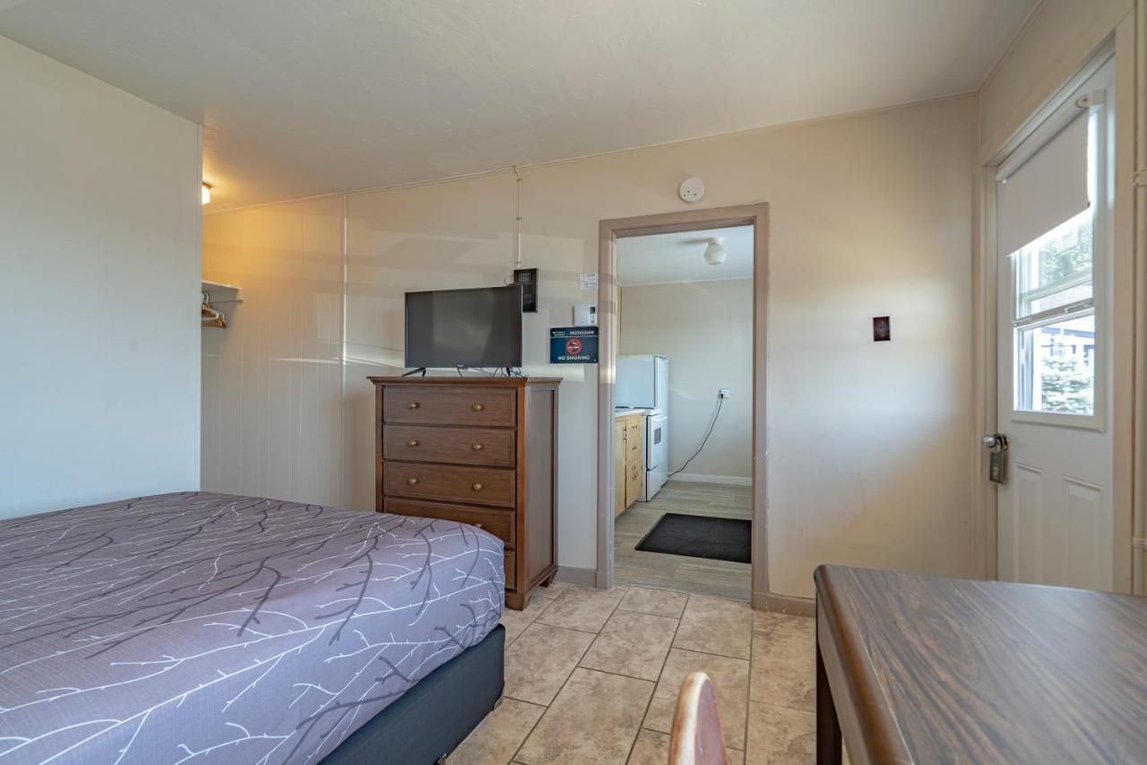 Novastar Motel On The Lake Yarmouth Esterno foto